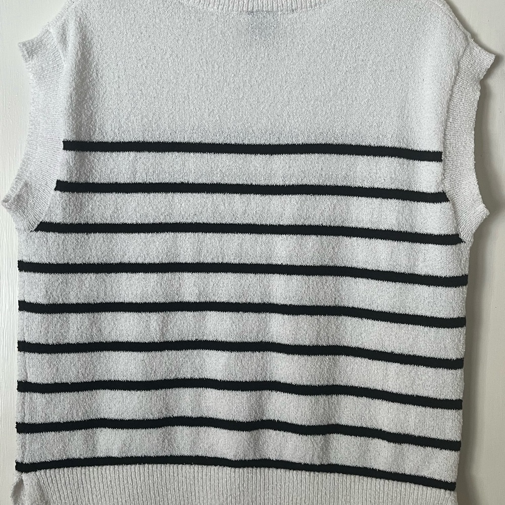 Bobeau White and Black Striped Crew Neck sleeveless Sweater - Picture 5 of 6